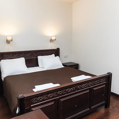 Dvin Hotel Павлодар Экстерьер фото