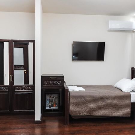 Dvin Hotel Павлодар Экстерьер фото