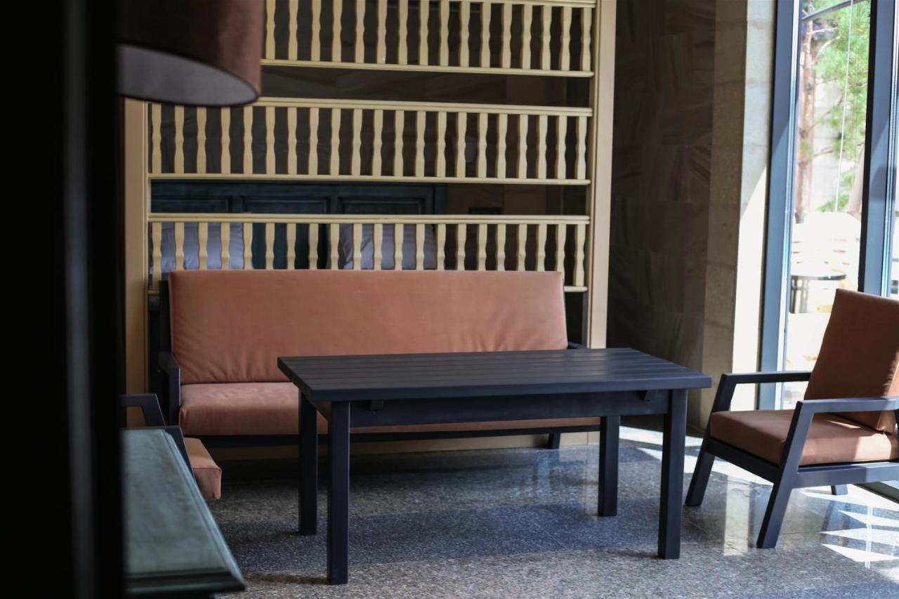 Dvin Hotel Павлодар Экстерьер фото