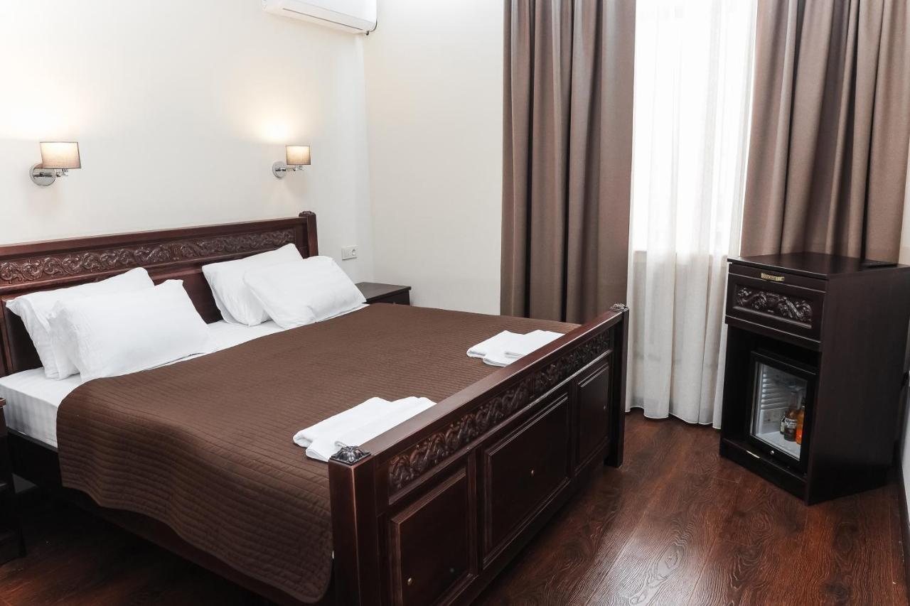 Dvin Hotel Павлодар Экстерьер фото