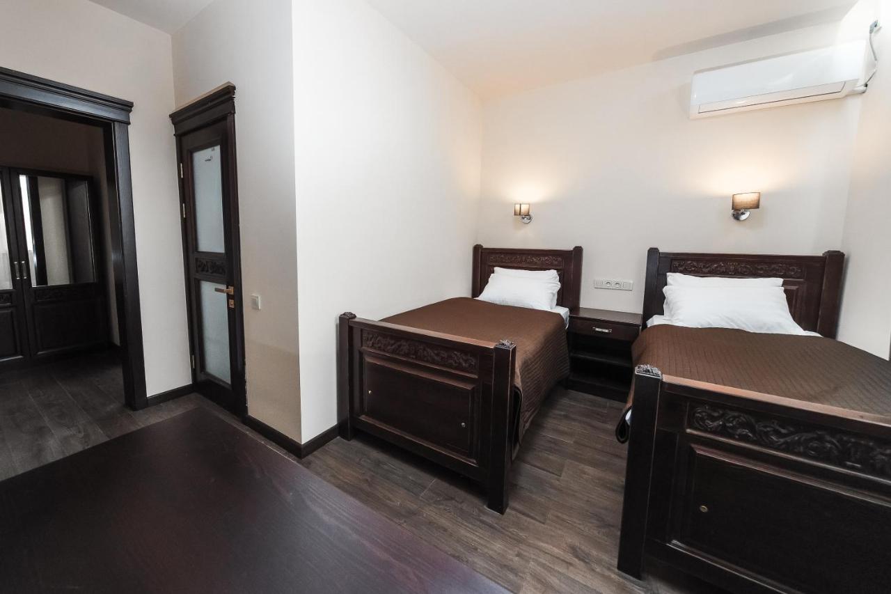 Dvin Hotel Павлодар Экстерьер фото