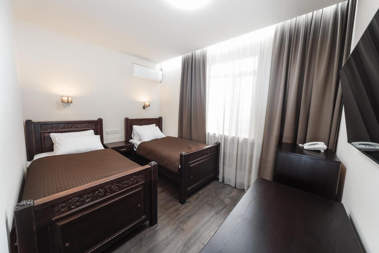 Dvin Hotel Павлодар Экстерьер фото