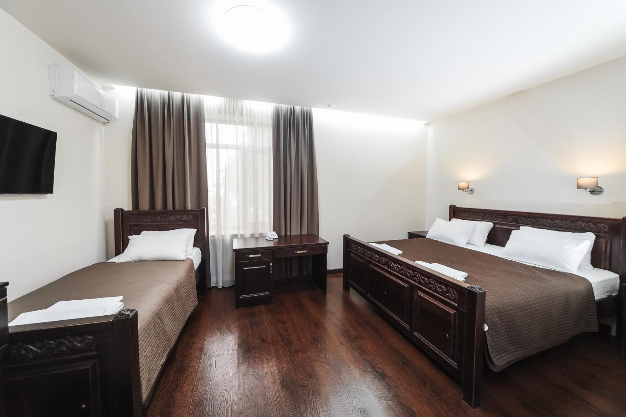 Dvin Hotel Павлодар Экстерьер фото