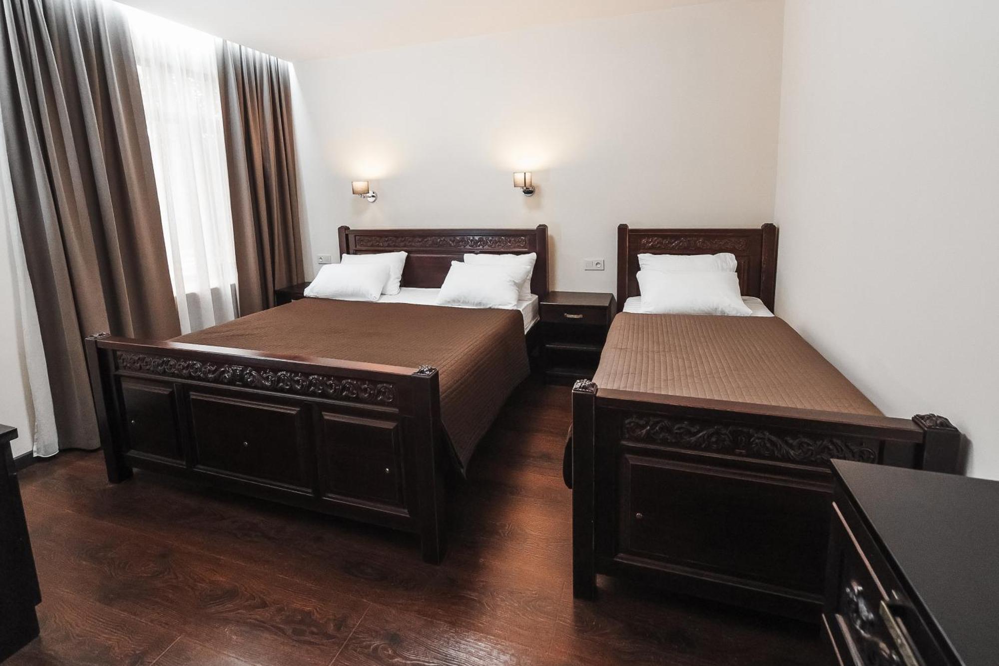 Dvin Hotel Павлодар Экстерьер фото