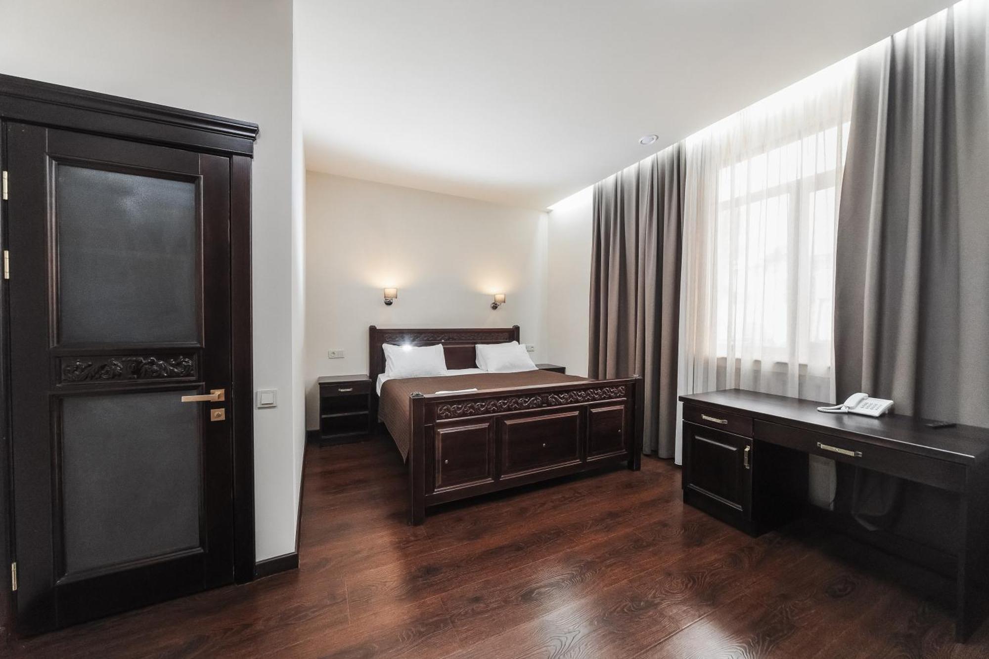 Dvin Hotel Павлодар Экстерьер фото
