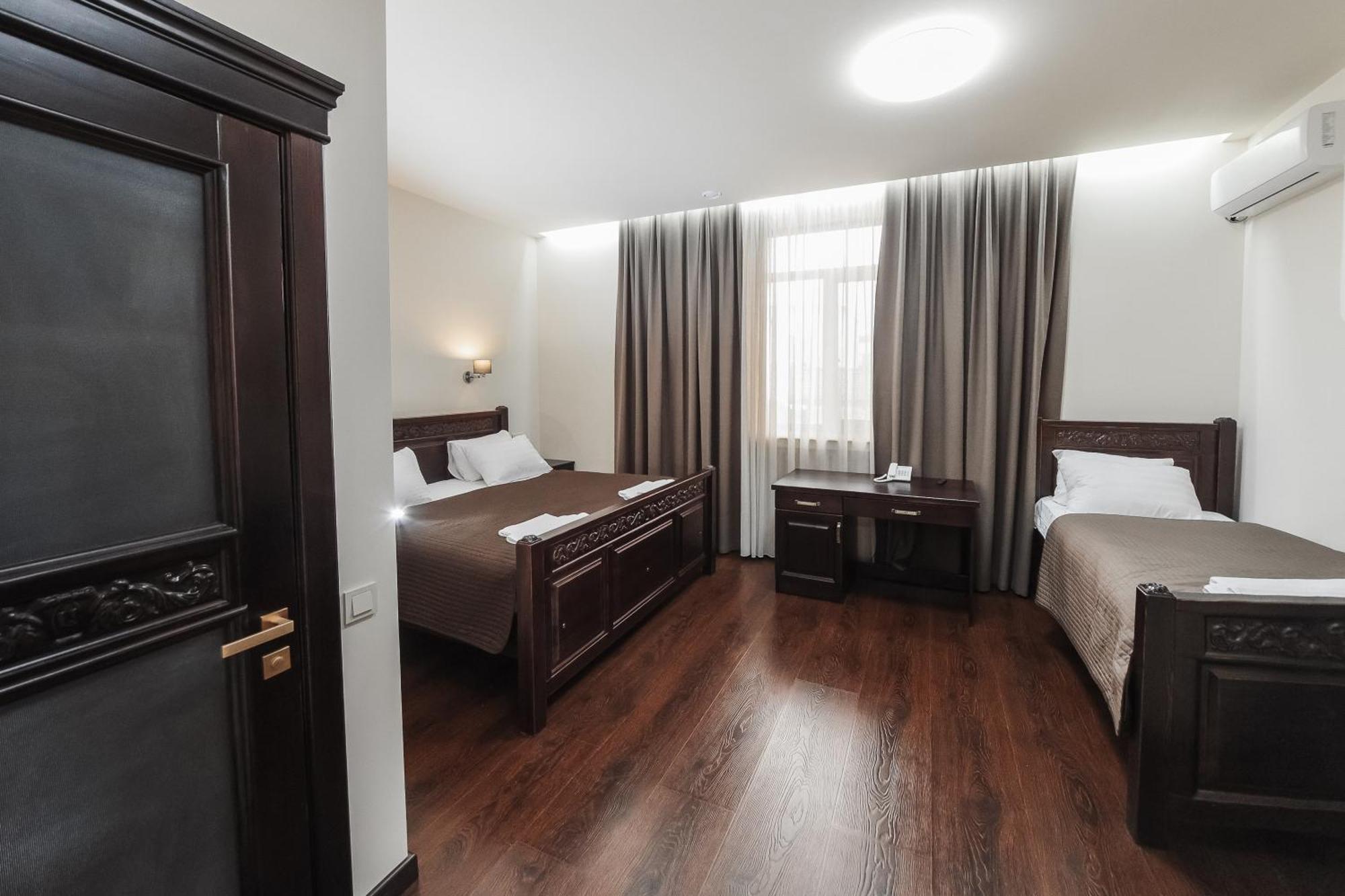Dvin Hotel Павлодар Экстерьер фото