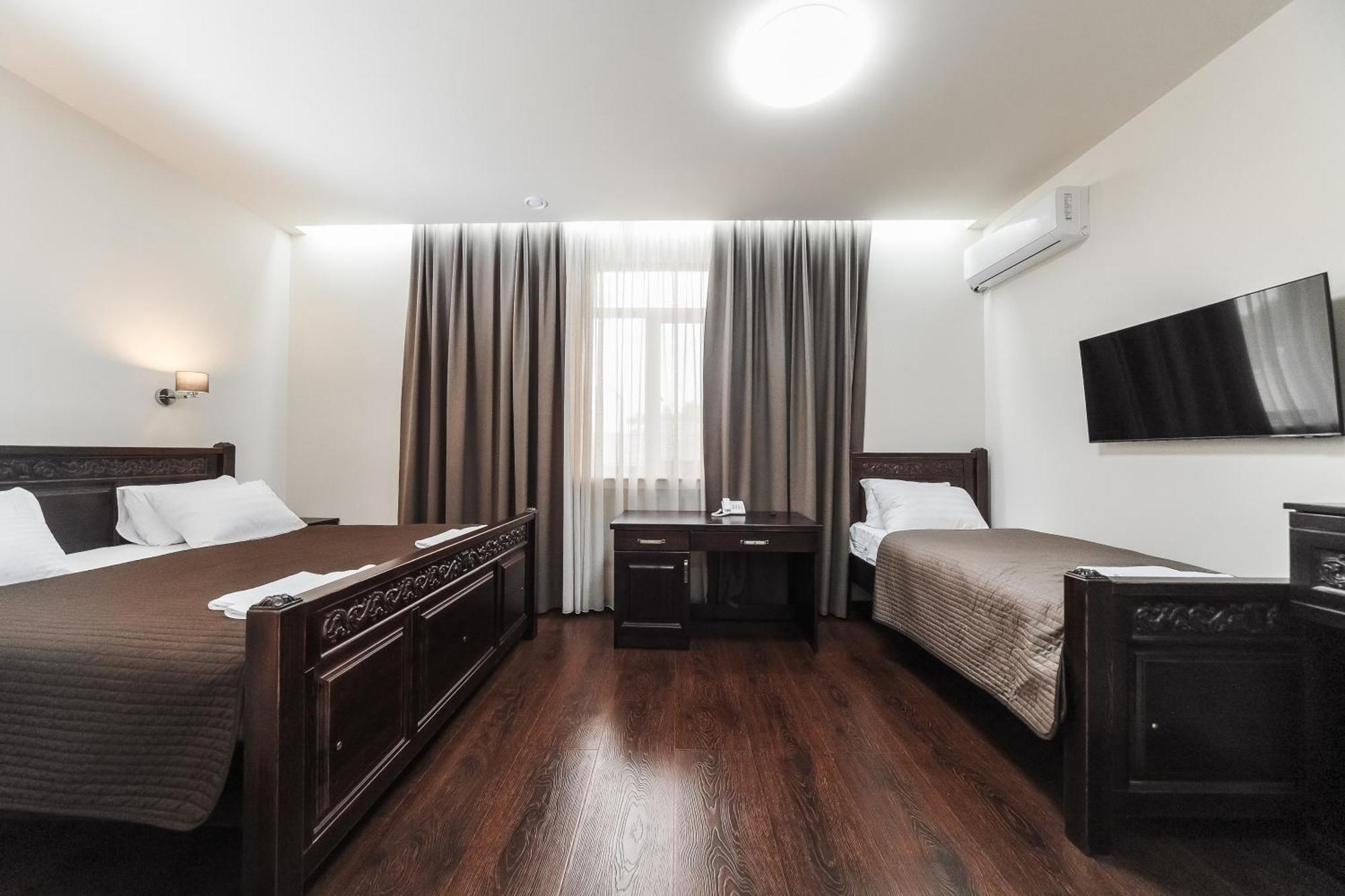 Dvin Hotel Павлодар Экстерьер фото