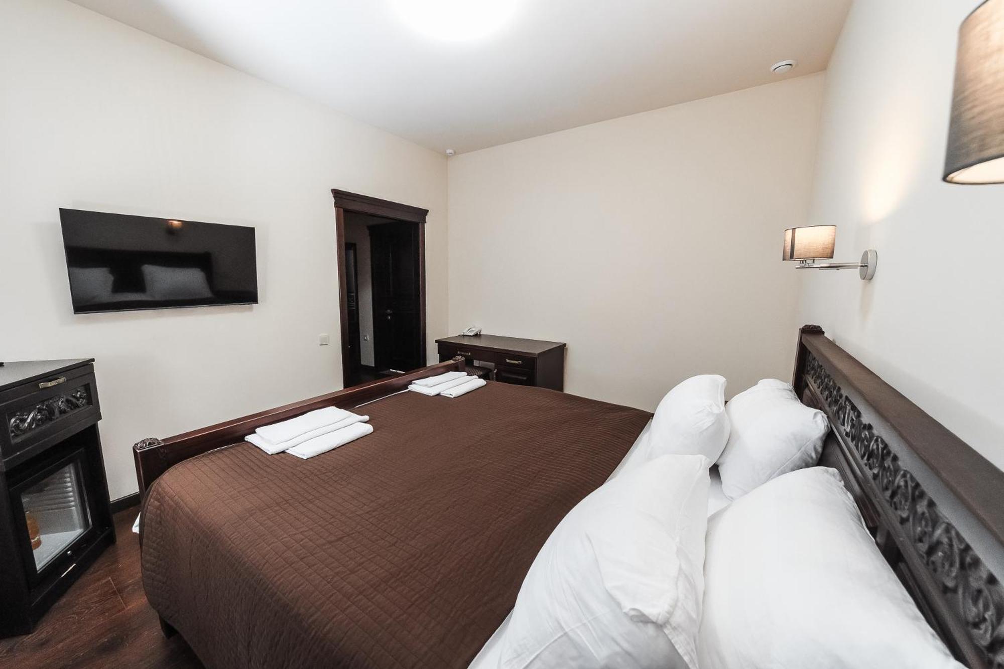 Dvin Hotel Павлодар Экстерьер фото
