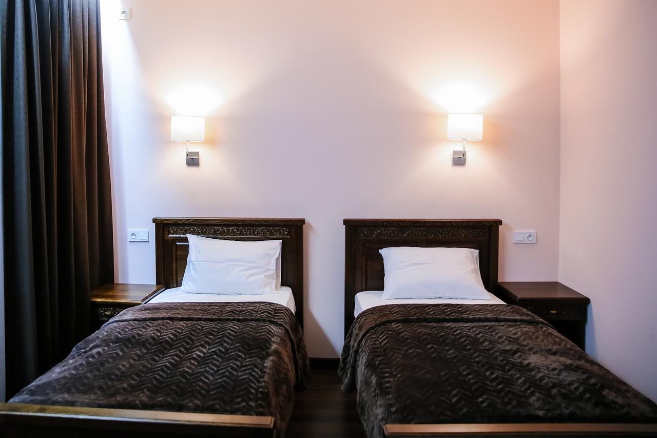 Dvin Hotel Павлодар Экстерьер фото