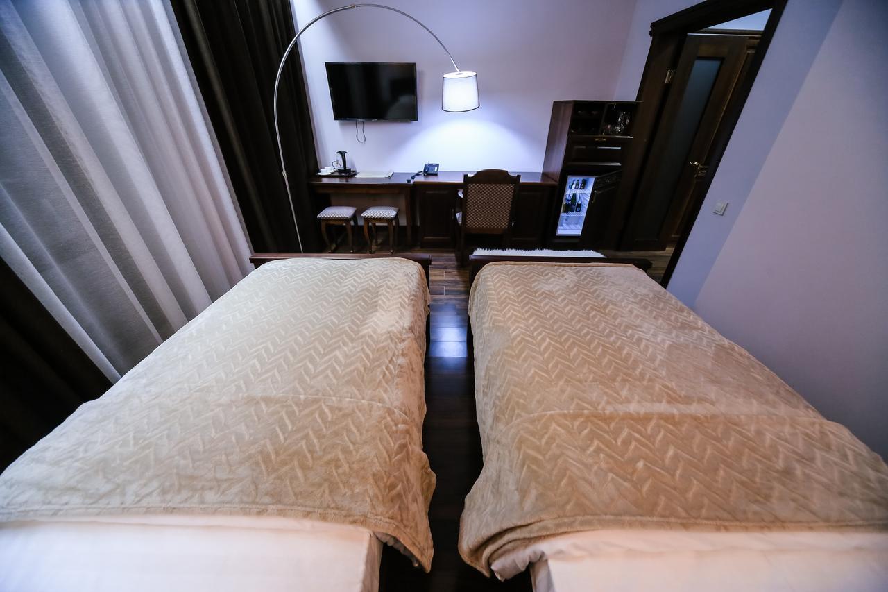 Dvin Hotel Павлодар Экстерьер фото