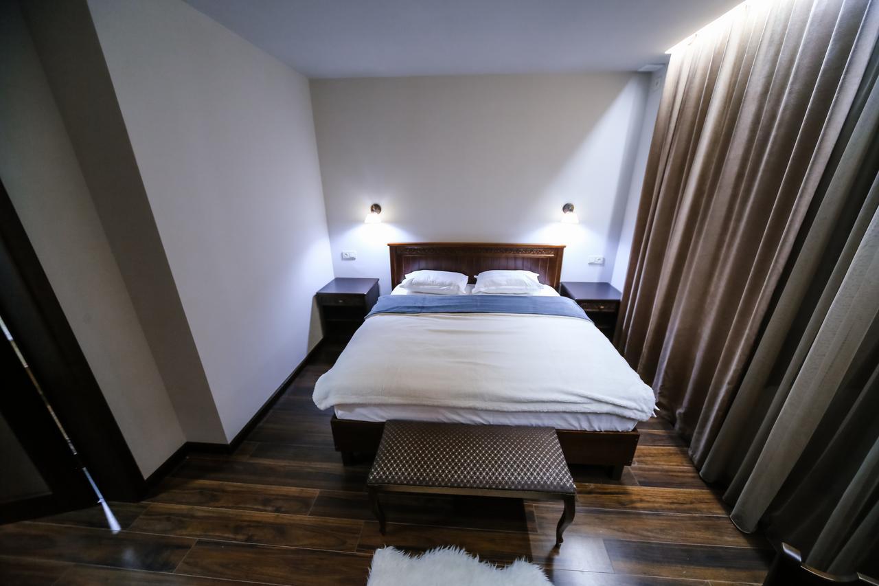 Dvin Hotel Павлодар Экстерьер фото