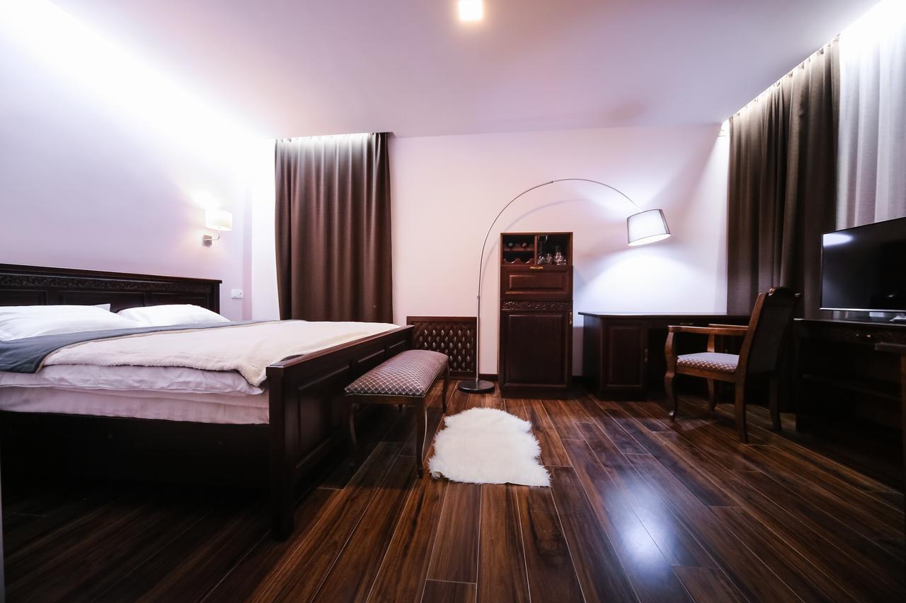 Dvin Hotel Павлодар Экстерьер фото