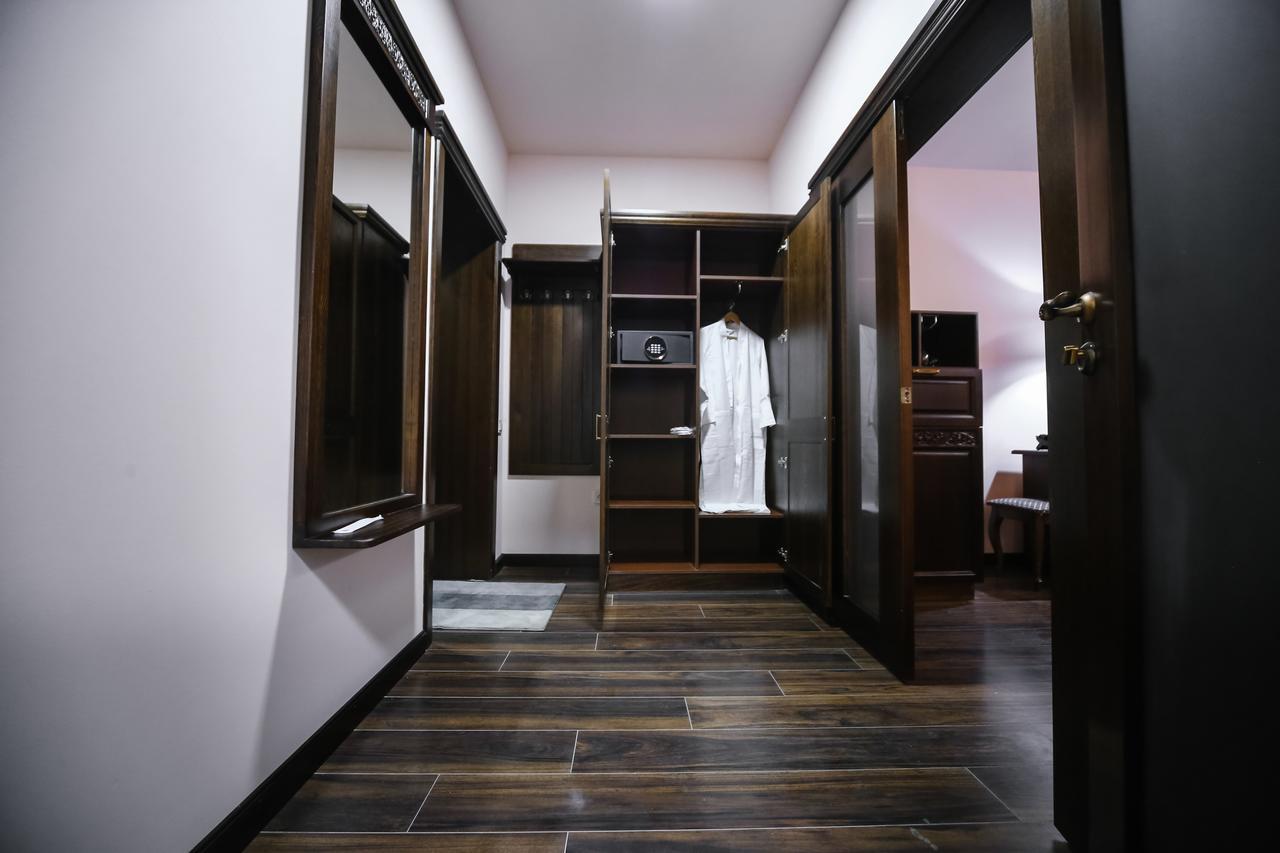 Dvin Hotel Павлодар Экстерьер фото