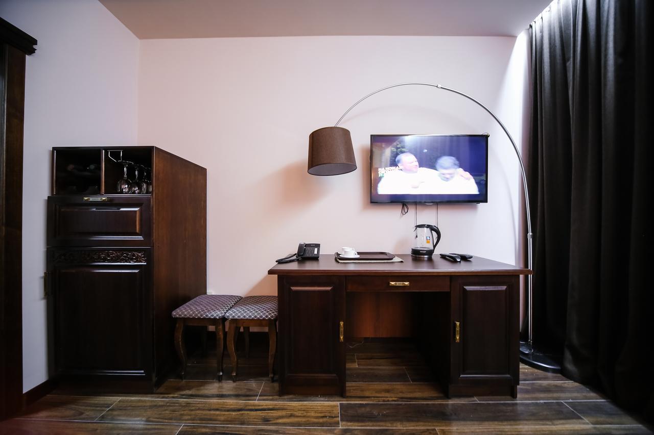 Dvin Hotel Павлодар Экстерьер фото