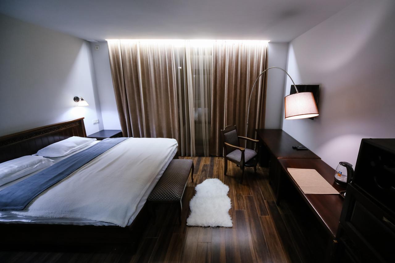 Dvin Hotel Павлодар Экстерьер фото