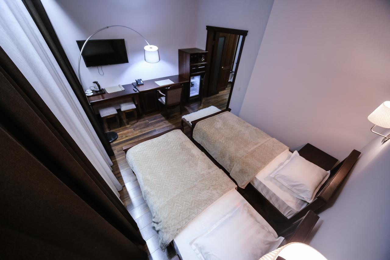 Dvin Hotel Павлодар Экстерьер фото
