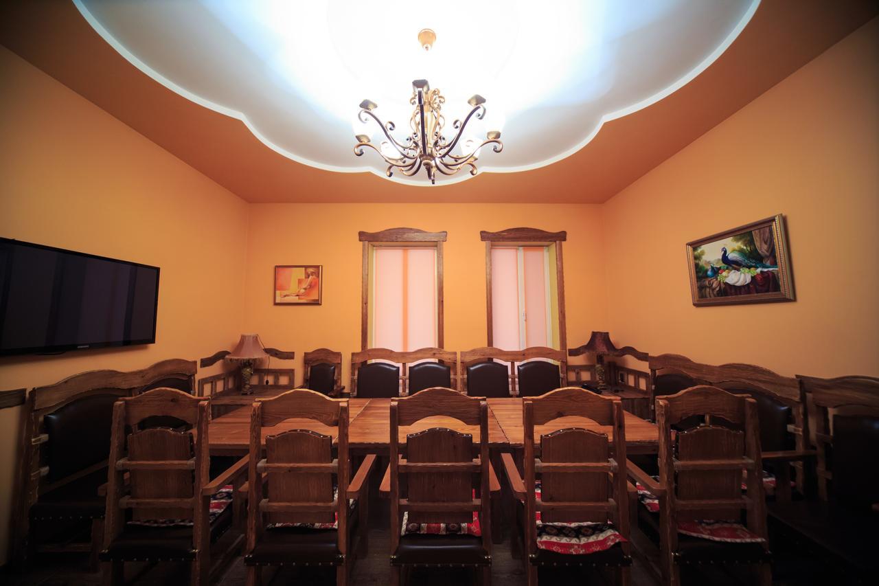 Dvin Hotel Павлодар Экстерьер фото
