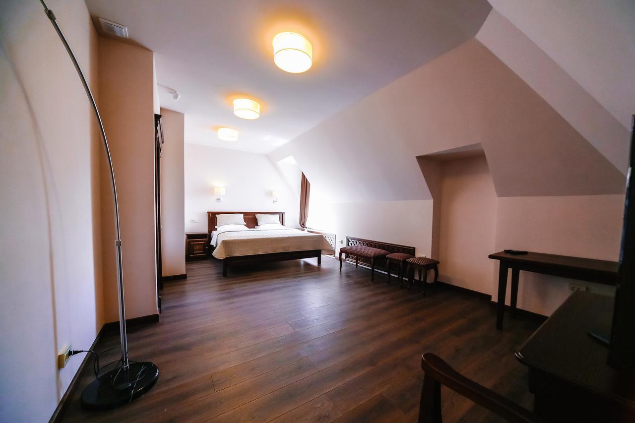 Dvin Hotel Павлодар Экстерьер фото