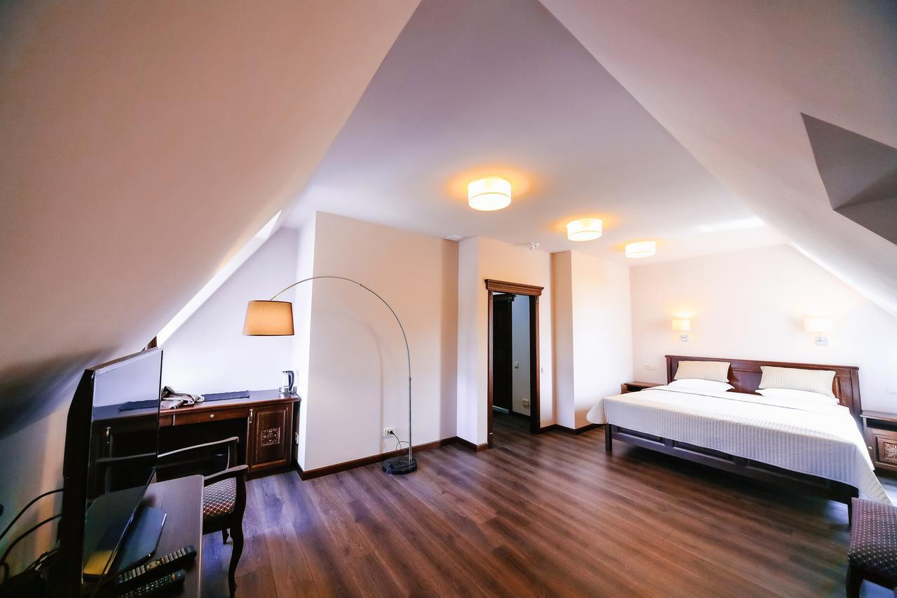Dvin Hotel Павлодар Экстерьер фото