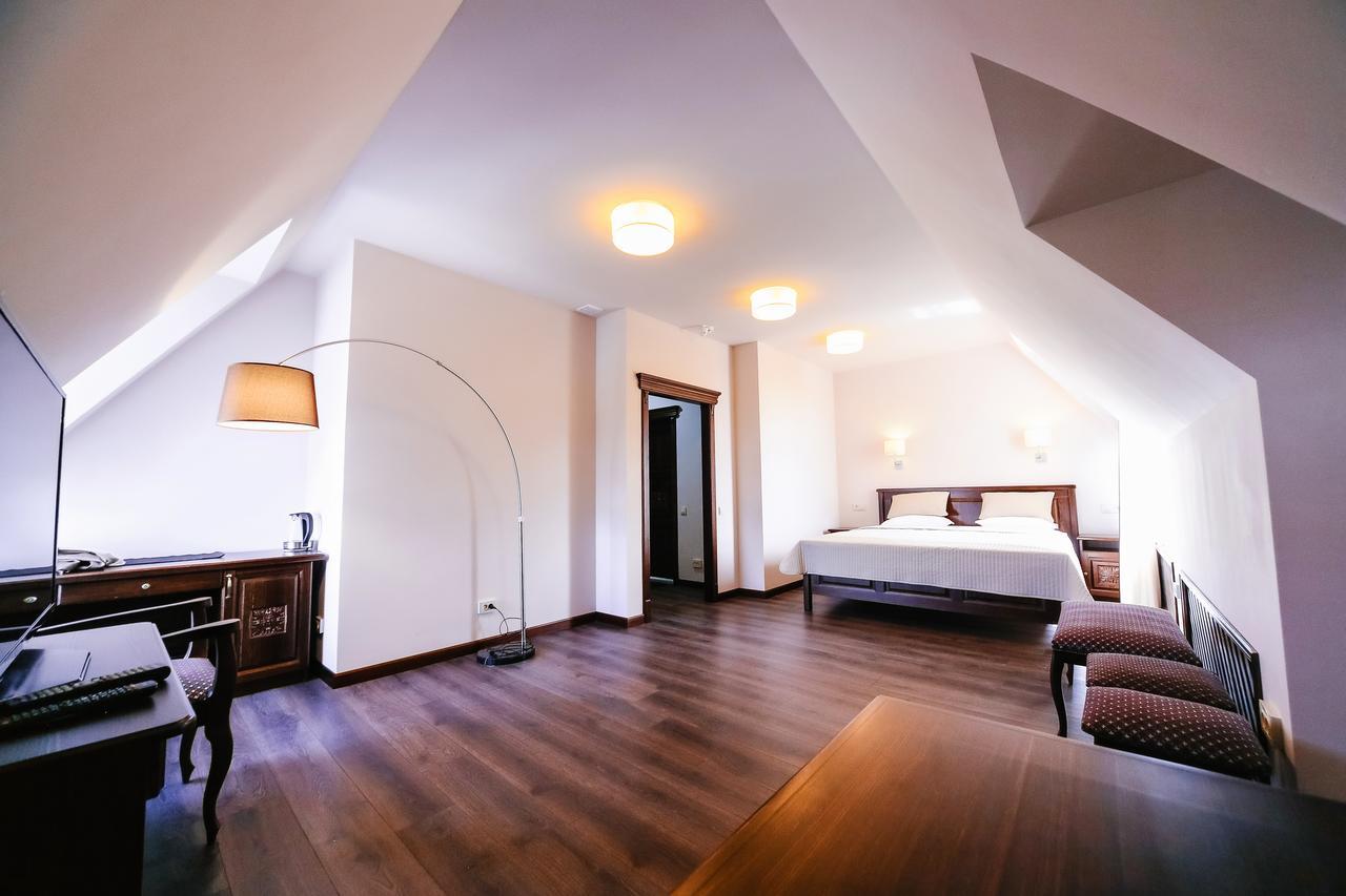 Dvin Hotel Павлодар Экстерьер фото