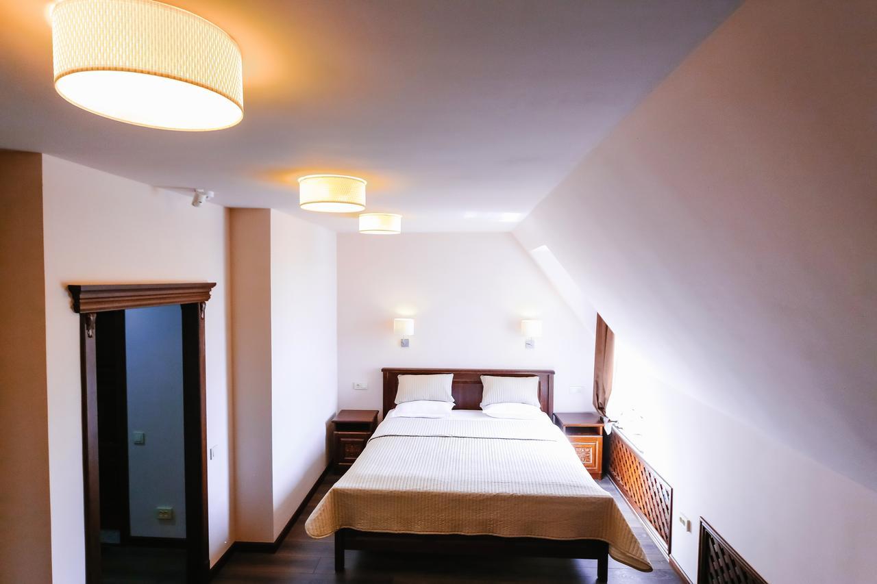 Dvin Hotel Павлодар Экстерьер фото