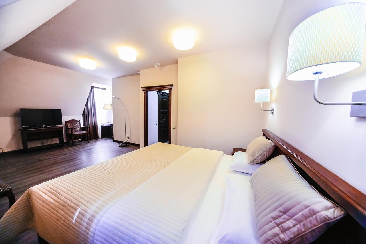 Dvin Hotel Павлодар Экстерьер фото